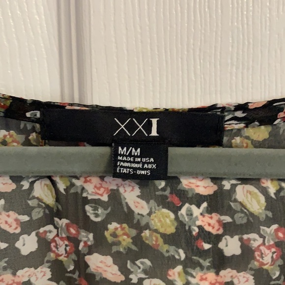 Forever 21 Floral Tank Top. - Picture 3 of 3